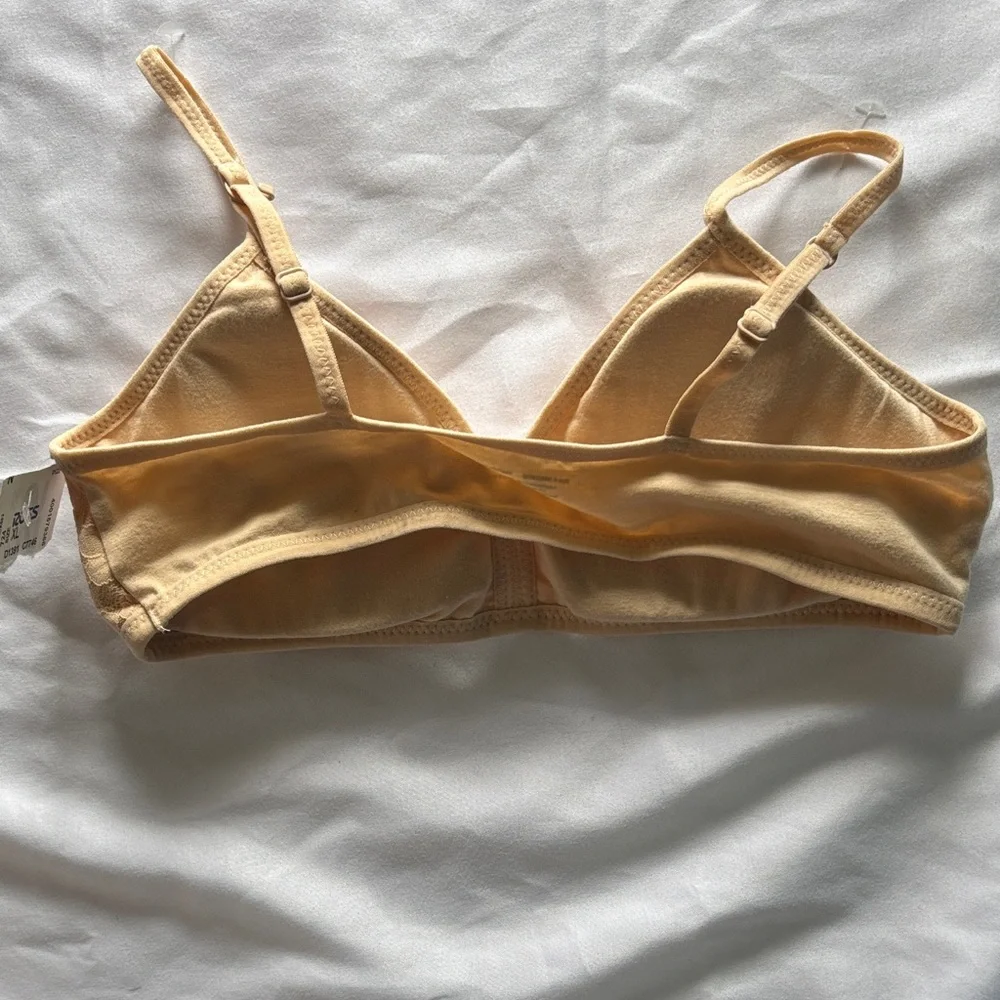 Rene Rofe Lace-Overlay Wireless Bra in Light Beige - Picture 5 of 5